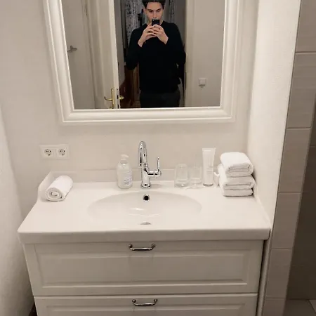 & O1 *
